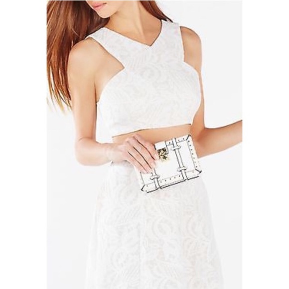 Almost New BCBG Cute Trunk Clutch. Superb👌 - Picture 5 of 6